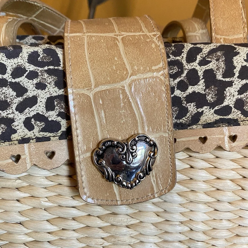 XOXO Straw Bag W/Leather Accent Heart Cutout Classic Trendy Travel BeachFun 12” - Picture 5 of 14